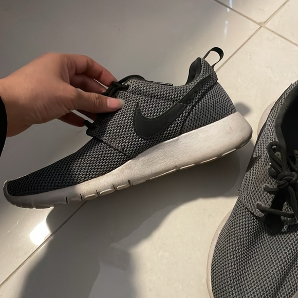 Nike athletic shoes - Picture 5 of 5